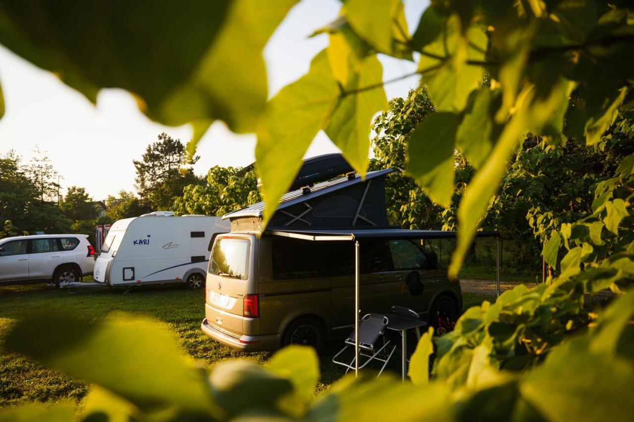 Camping @ Nogometni Golf Ljubljana Hotel Luaran gambar